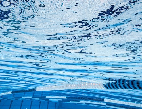Porque a Radiação UV está se Tornando Essencial no Tratamento de Piscinas